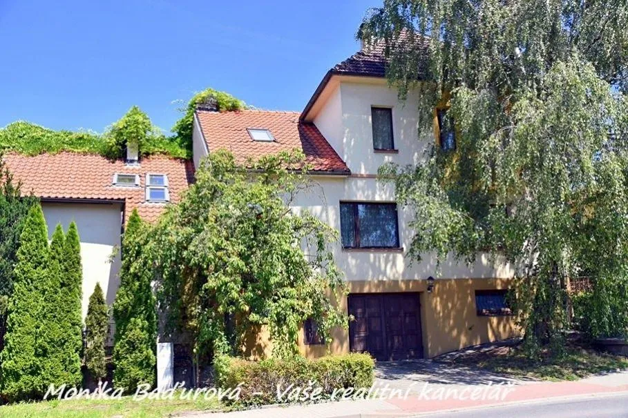 Prodej rodinného domu 788 m², pozemek 2699 m²